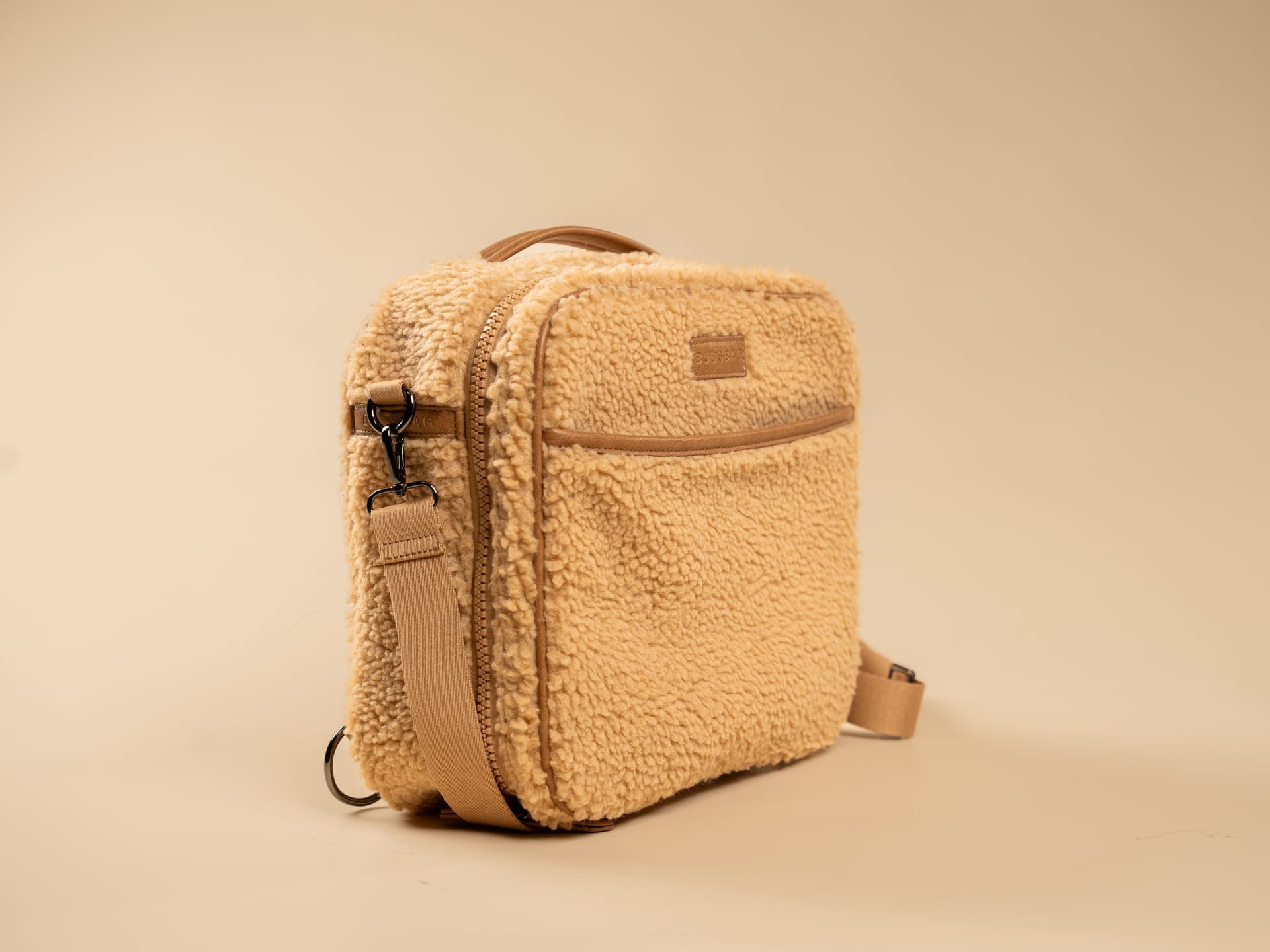 Teddy BUBSBAG organized nappy bag with adjustable shoulder strap