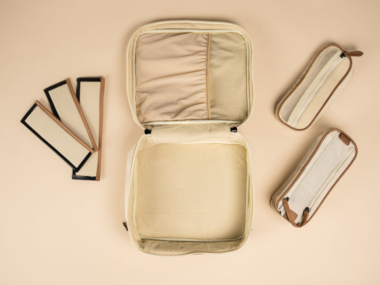 Open organized nappy bag with adjustable dividers and removable compartments